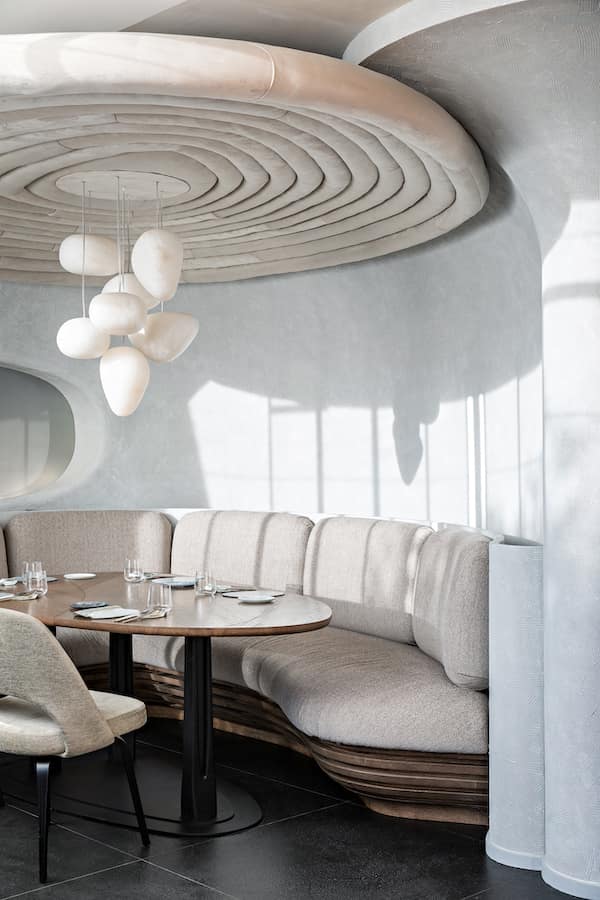 Restaurant le %2239V%22 à Paris, 2021. Raphael Navot, designer de l’année M&O 2023. ©Yann Deret